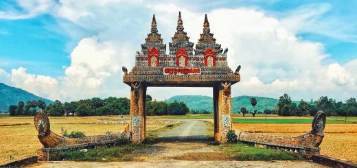 Cổng chùa Koh Kas - Cổng trời Tri Tôn