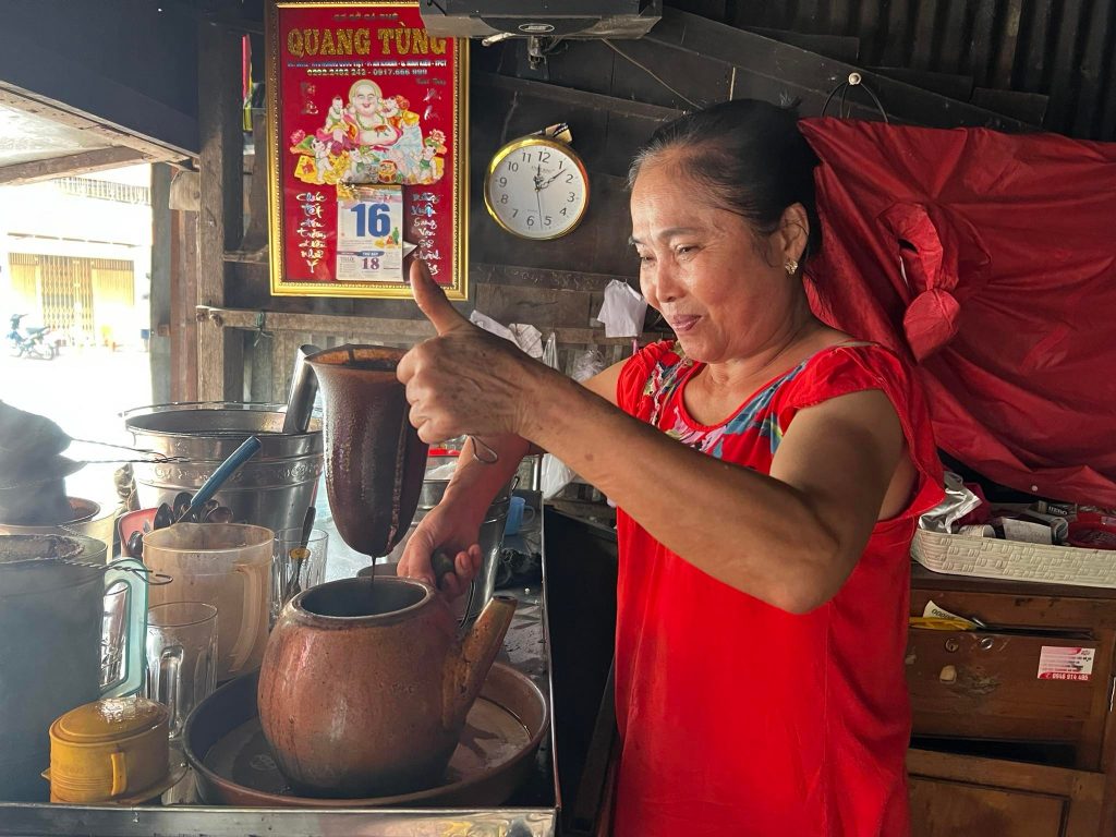 Cà phê vợt Mai Ly