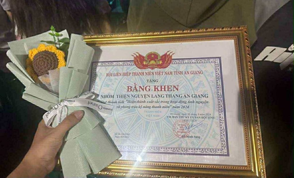 Bằng khen cấp tỉnh của nhóm Lang Thang An Giang